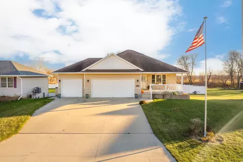 141 Greenbush Dr, Raymond, IA 50667