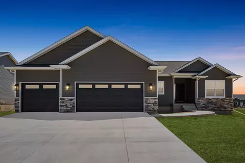 4531 Sonoma Dr, Cedar Falls, IA 50613