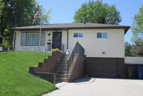 216 Hanna Blvd, Waterloo, IA 50701