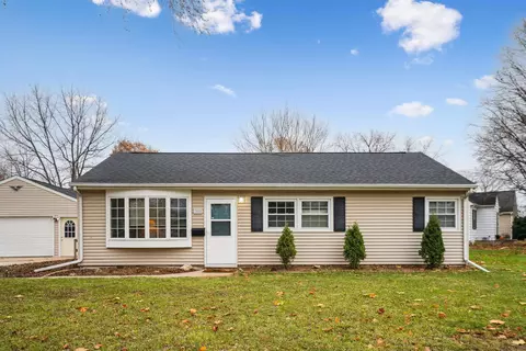 1518 Lilac Ln, Cedar Falls, IA 50613