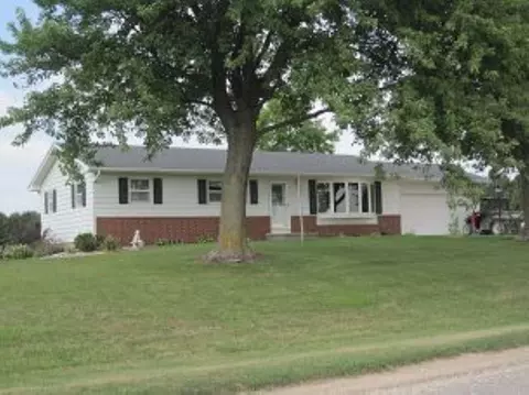 1977 Frost Ave, Independence, IA 50644