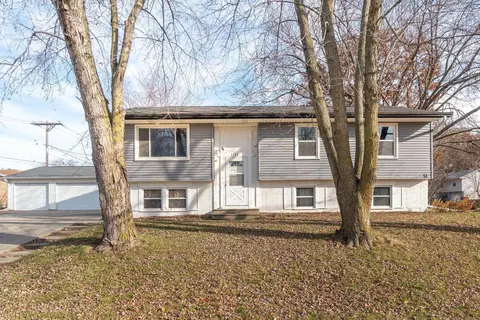 3324 Boulder Dr, Cedar Falls, IA 50613