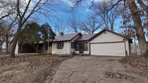 1545 6th St, Evansdale, IA 50707