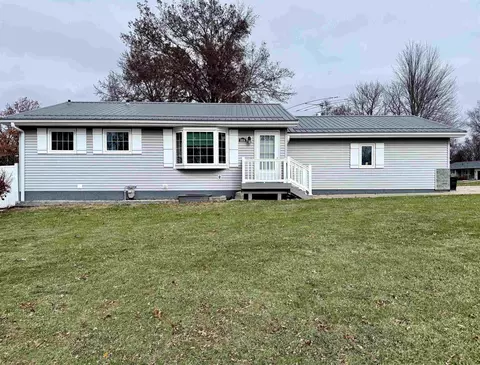 3004 San Salvador Dr, Waterloo, IA 50702
