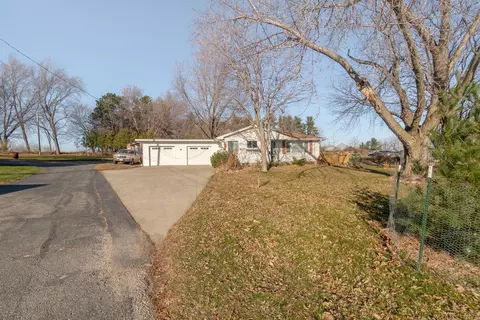 9820 University Ave, Cedar Falls, IA 50613