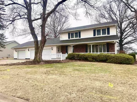 822 7th St SE, Oelwein, IA 50662