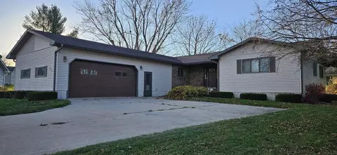 206 Sunset Cir, Nashua, IA 50658