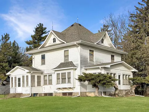 2154 N Ave, Traer, IA 50675