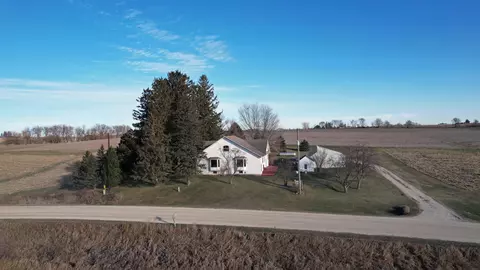 18382 Dogwood Rd, Elgin, IA 52141