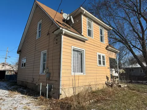 1502 W 2nd St, Waterloo, IA 50701