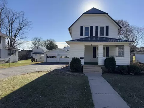 15 NE 5 Ave, Waukon, IA 52172