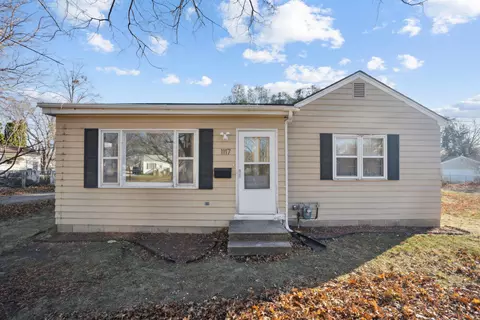 1117 Magnolia Pkwy, Waterloo, IA 50701