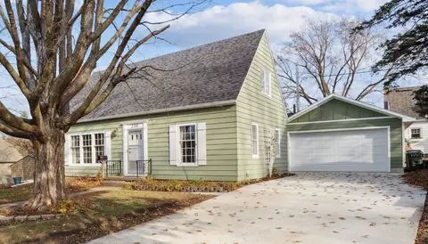 230 Maryland Ave, Waterloo, IA 50701