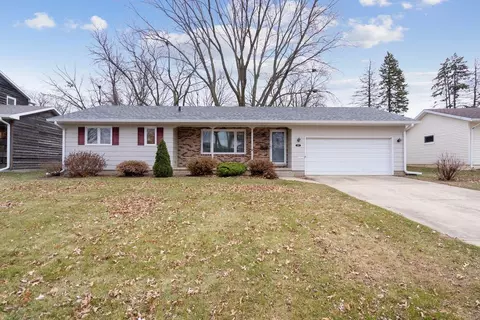 3223 Santa Maria Dr, Waterloo, IA 50702