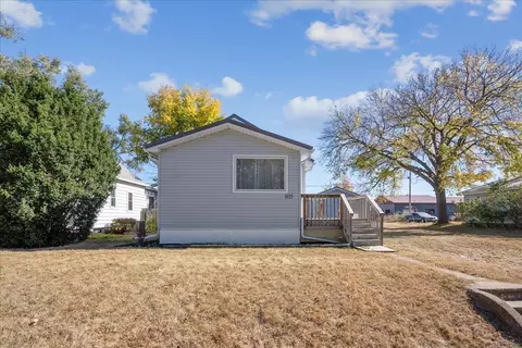 805 Knoll Ave, Waterloo, IA 50701