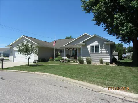 1525 Cantebury Cir, Grundy Center, IA 50638