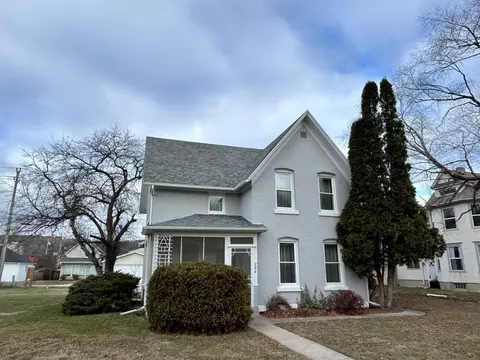 206 E Broadway St, Decorah, IA 52101