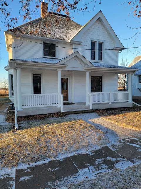 525 South St, Ridgeway, IA 52165