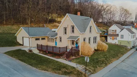590 North St, Lansing, IA 52151