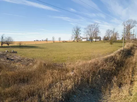 1042 180th St, Waverly, IA 50677