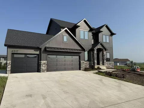 4517 Granite Ridge Rd, Cedar Falls, IA 50613
