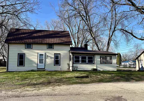 812 NE 8th St, Independence, IA 50644