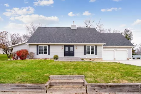 4303 Sterling Ln, Cedar Falls, IA 50613