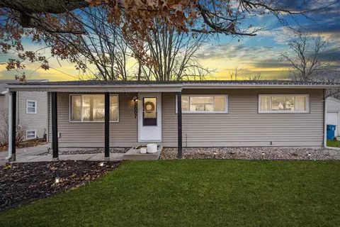 2007 Rainbow Dr, Waterloo, IA 50701