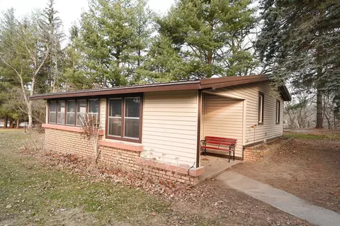 1527 165th St, Manchester, IA 52057