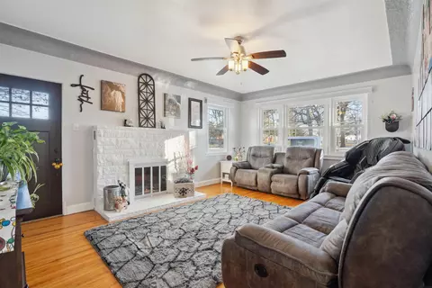 514 S Hackett Rd, Waterloo, IA 50701 photo 3