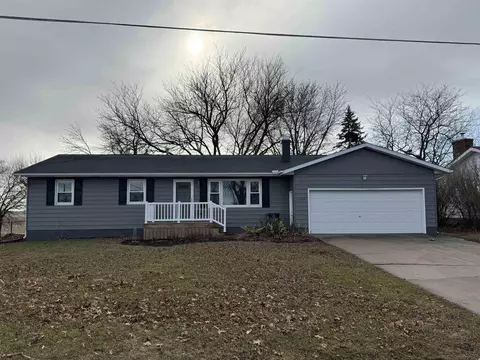1204 Sunset Dr, Parkersburg, IA 50665