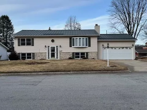 420 Prestien Dr, Denver, IA 50622