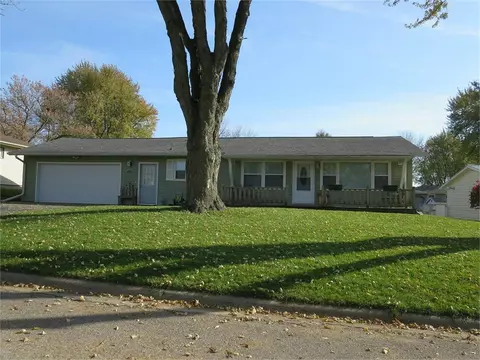 218 Country View Dr, Hudson, IA 50643