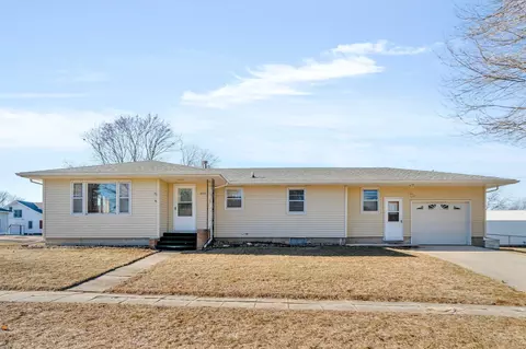 235 S Washington Ave, Fredericksburg, IA 50630