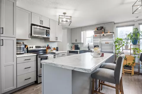217 N Ford St, Anamosa, IA 52205