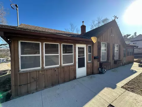 602 Oak St, Decorah, IA 52101