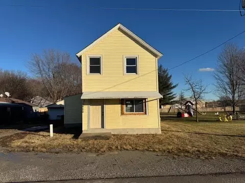 1820 N Raymond Rd, Dewar, IA 50623