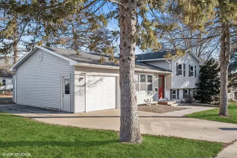 1002 NW 5th St, Waverly, IA 50677