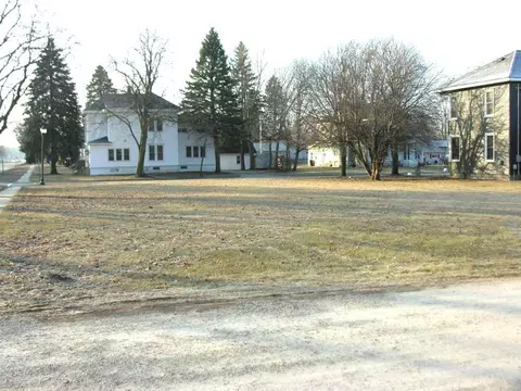 215 S 7th St, Osage, IA 50461