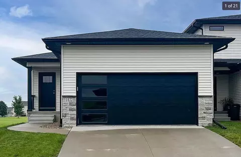 1122 Loren Dr, Cedar Falls, IA 50613