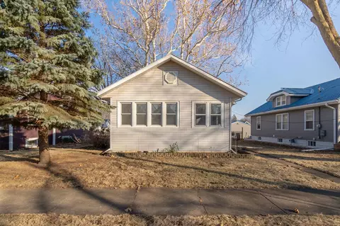 813 Western Ave, Waterloo, IA 50702