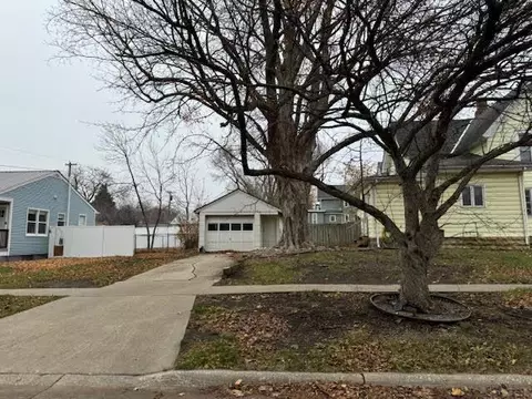 303 N Main St, Conrad, IA 50621