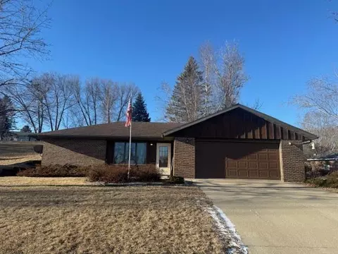 701 Clearview Dr, Decorah, IA 52101