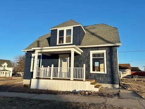 206 N Melden St, Calmar, IA 52132