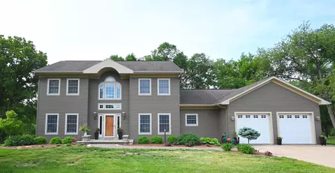 500 Tanglewood Dr, Manchester, IA 52057