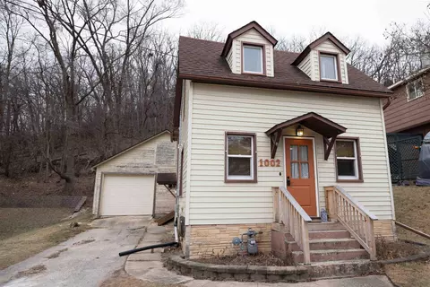 1002 River St, Decorah, IA 52101