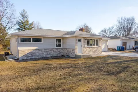 2731 Highview Ave, Waterloo, IA 50702