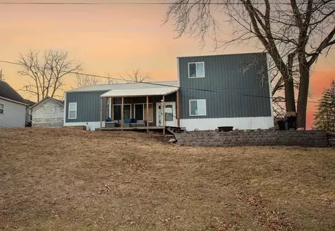 203 Wright St, Parkersburg, IA 50665