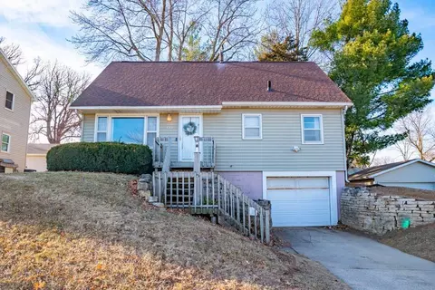 122 N College St, Cedar Falls, IA 50613
