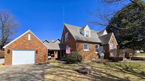 801 Iowa St, Dysart, IA 52224